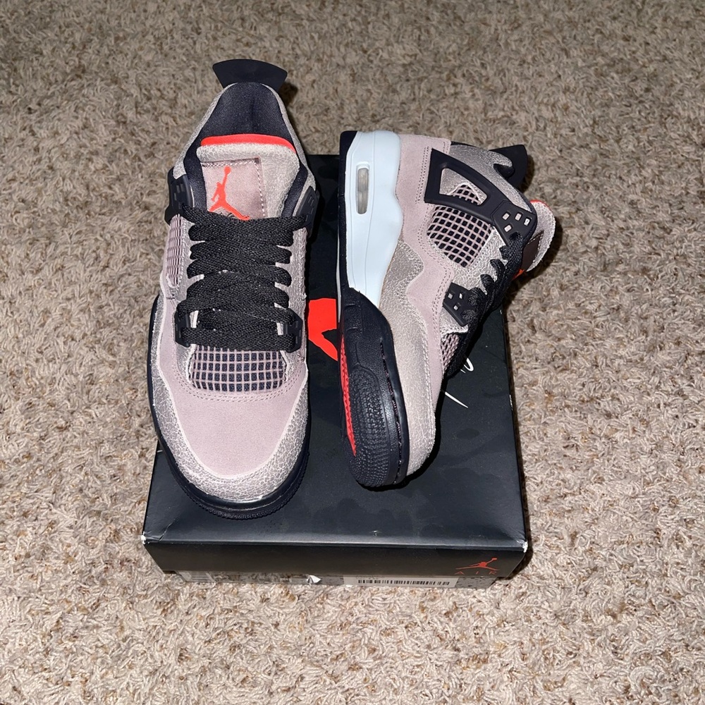 4.5Y Air Jordan 4 Retro GS ‘Taupe Haze’
